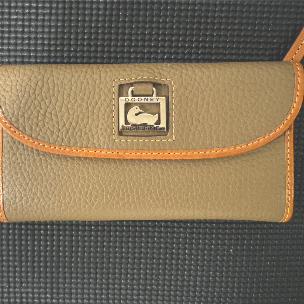 Authentic Vintage Dooney & Bourke Tan Wallet
